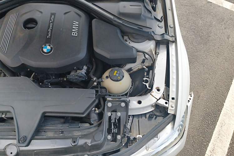 Used BMW 3 Series 2018 318Li Engine Bay Left