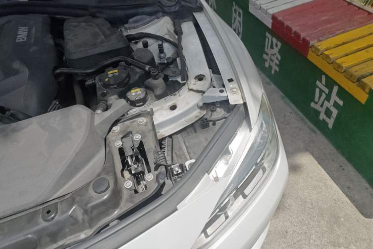 Used BMW 3 Series 2018 320Li Fashion Model Engine Bay Left