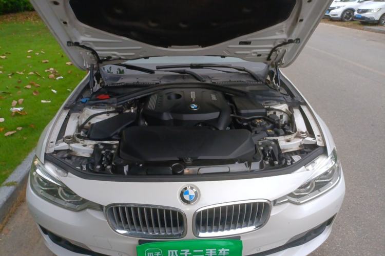 Used BMW 3 Series 2018 320Li Fashion Model Engine Bay