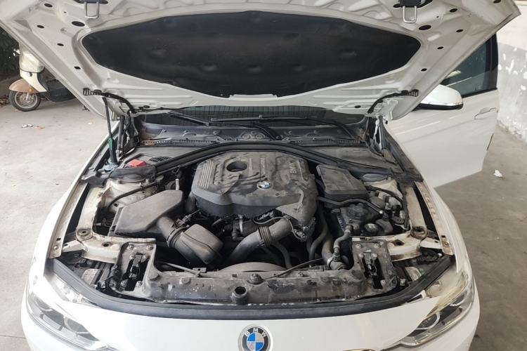 Used BMW 3 Series 2018 320i M Sport Package Engine Bay