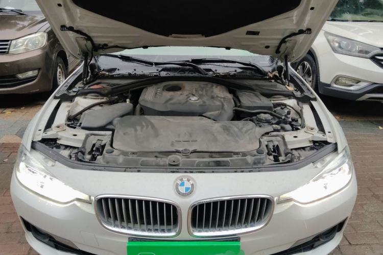 Used BMW 3 Series 2018 320Li Fashion Model Engine Bay