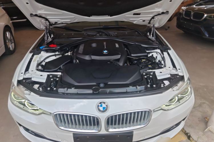 Used BMW 3 Series 2018 320Li Fashion Model Engine Bay