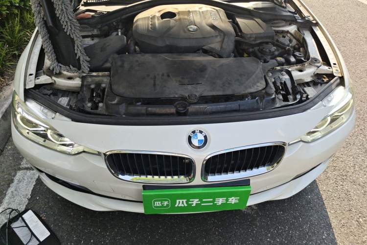 Used BMW 3 Series 2018 320Li Fashion Model Engine Bay