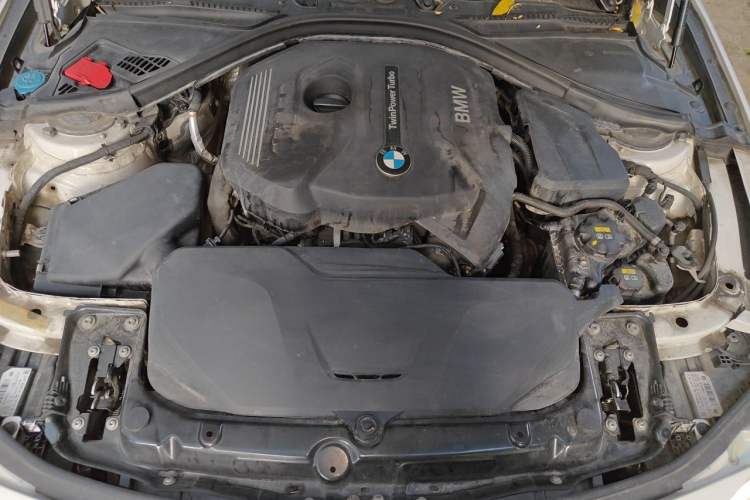 Used BMW 3 Series 2018 320Li Fashion Model Engine Bay
