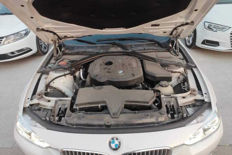 Used BMW 3 Series 2018 318Li Engine Bay