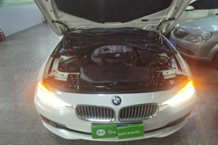 Used BMW 3 Series 2018 320Li Fashion Model Engine Bay