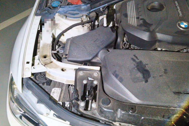 Used BMW 3 Series 2018 320i M Sport Package Engine Bay Right