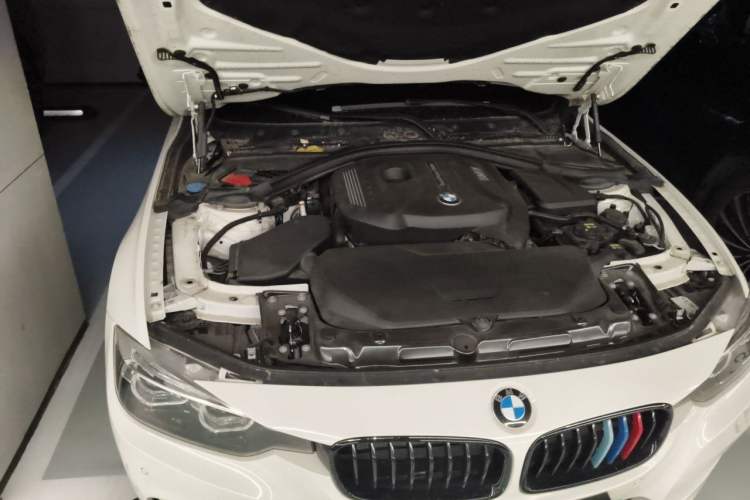 Used BMW 3 Series 2018 320i M Sport Night Edition Engine Bay Right