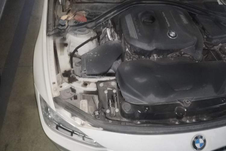 Used BMW 3 Series 2018 320i M Sport Package Engine Bay Right