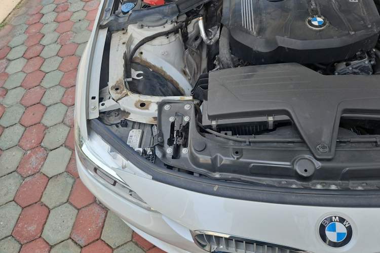 Used BMW 3 Series 2018 318Li Engine Bay Right