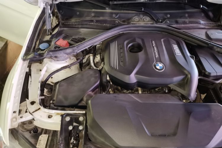 Used BMW 3 Series 2018 320i M Sport Package Engine Bay Right