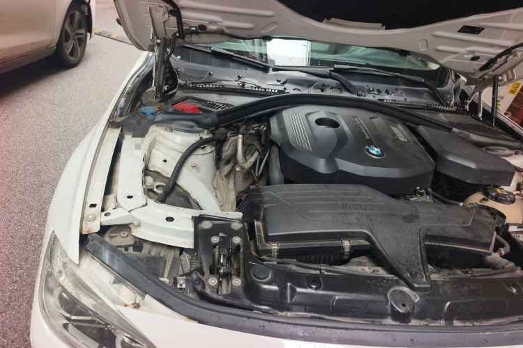 Used BMW 3 Series 2018 318i Engine Bay Right
