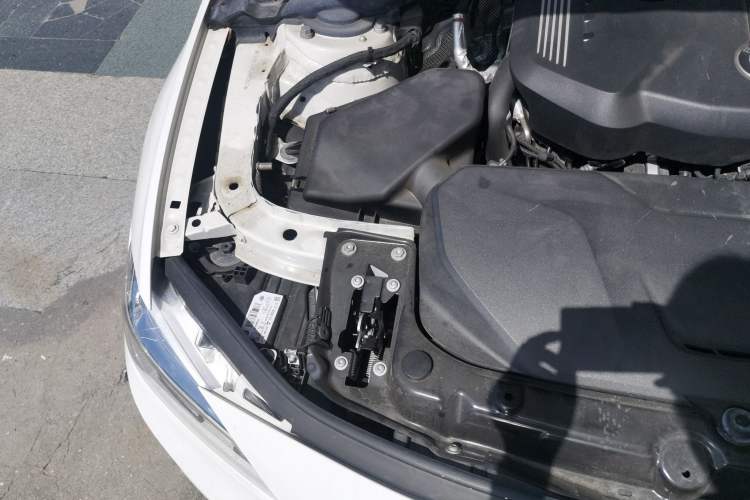 Used BMW 3 Series 2018 320i M Sport Package Engine Bay Right
