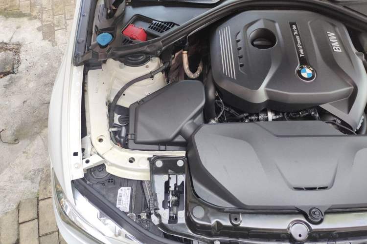 Used BMW 3 Series 2018 320i M Sport Night Edition Engine Bay Right