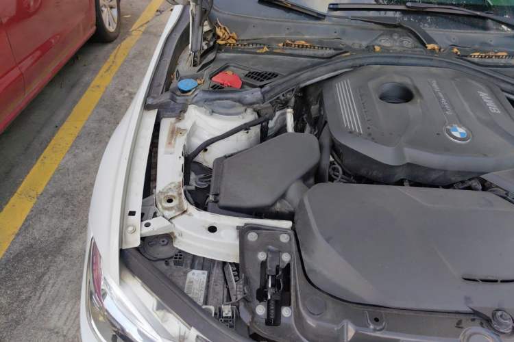 Used BMW 3 Series 2018 320i M Sport Package Engine Bay Right