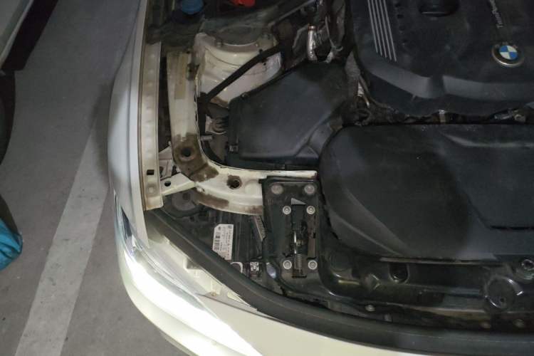 Used BMW 3 Series 2018 320i M Sport Package Engine Bay Right