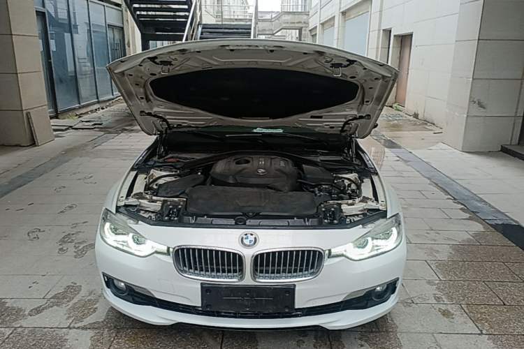 Used BMW 3 Series 2018 320Li Fashion Model Engine Bay