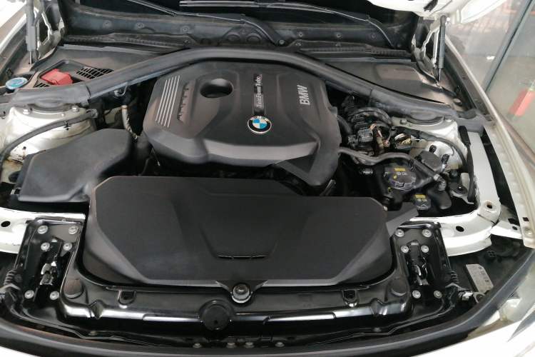 Used BMW 3 Series 2018 320Li Fashion Model Engine Bay