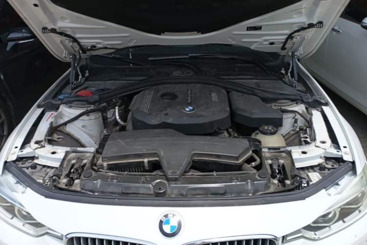 Used BMW 3 Series 2018 318Li Engine Bay