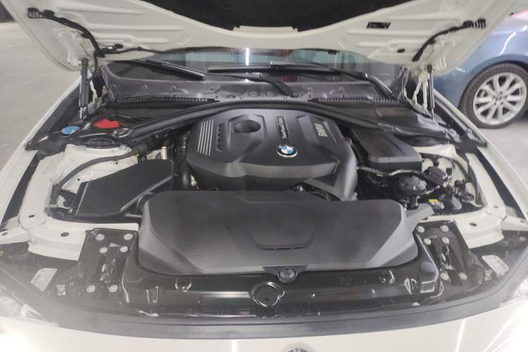 Used BMW 3 Series 2018 320i M Sport Package Engine Bay