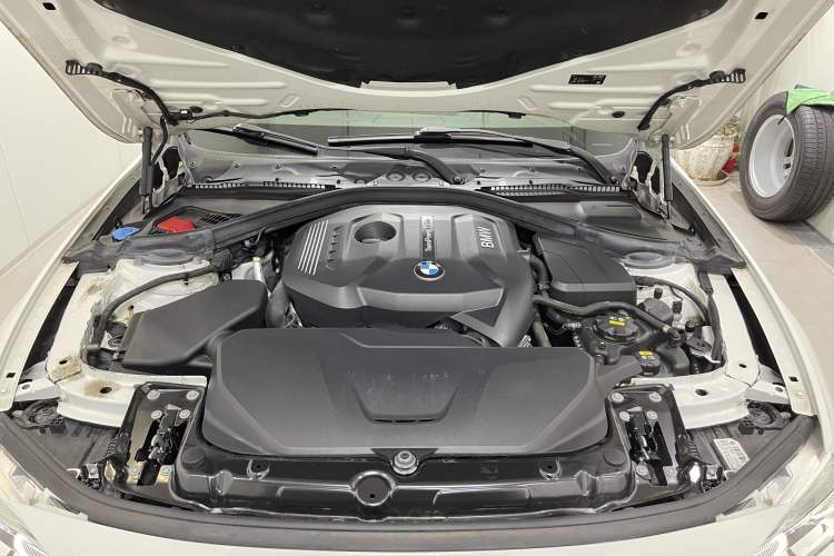 Used BMW 3 Series 2018 320i M Sport Package Engine Bay