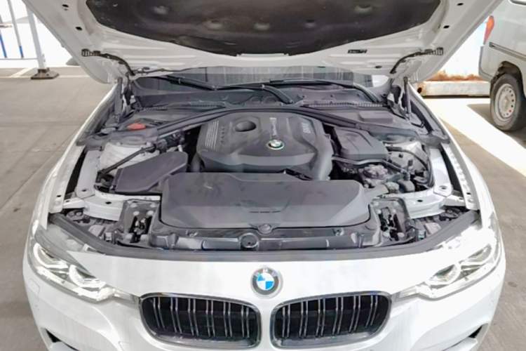 Used BMW 3 Series 2018 320Li Fashion Model Engine Bay
