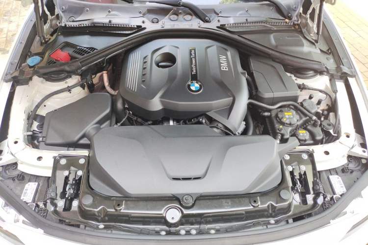 Used BMW 3 Series 2018 320i M Sport Night Edition Engine Bay