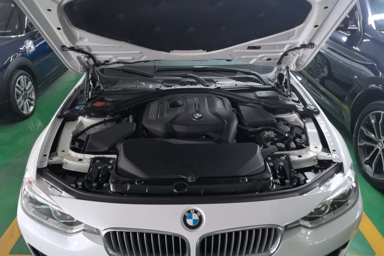 Used BMW 3 Series 2018 320Li Fashion Model Engine Bay