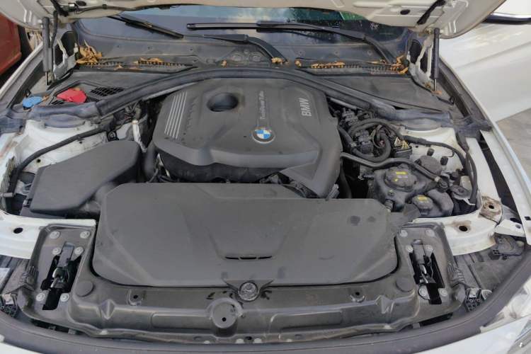 Used BMW 3 Series 2018 320i M Sport Package Engine Bay
