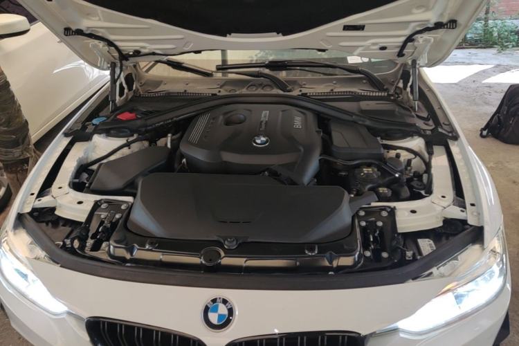Used BMW 3 Series 2018 320i M Sport Package Engine Bay