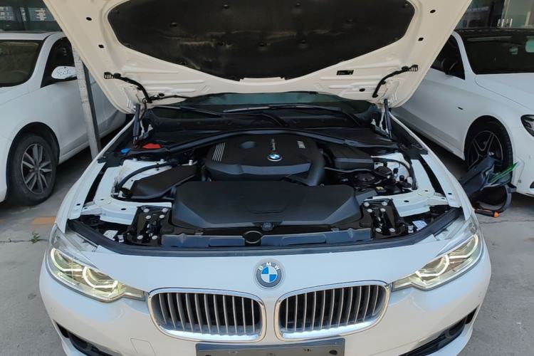 Used BMW 3 Series 2018 320Li Fashion Model Engine Bay