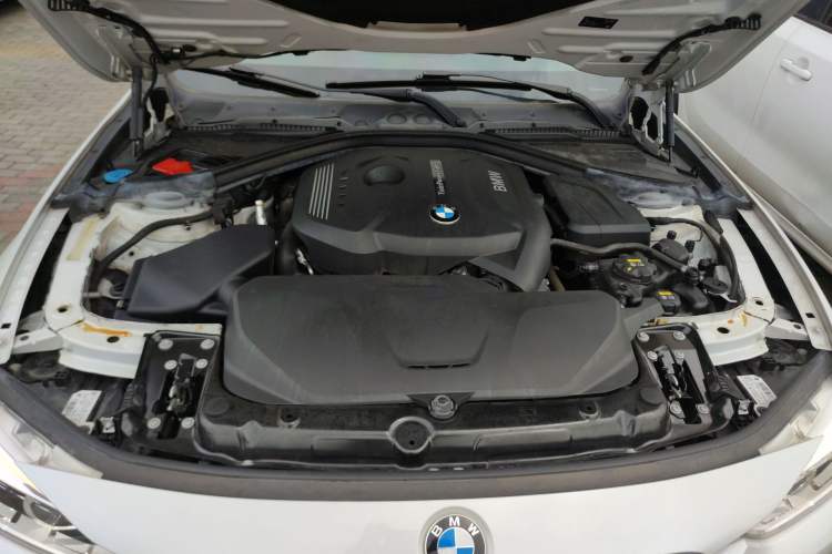 Used BMW 3 Series 2018 320Li Fashion Model Engine Bay