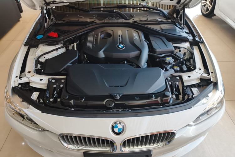 Used BMW 3 Series 2018 320Li Fashion Model Engine Bay