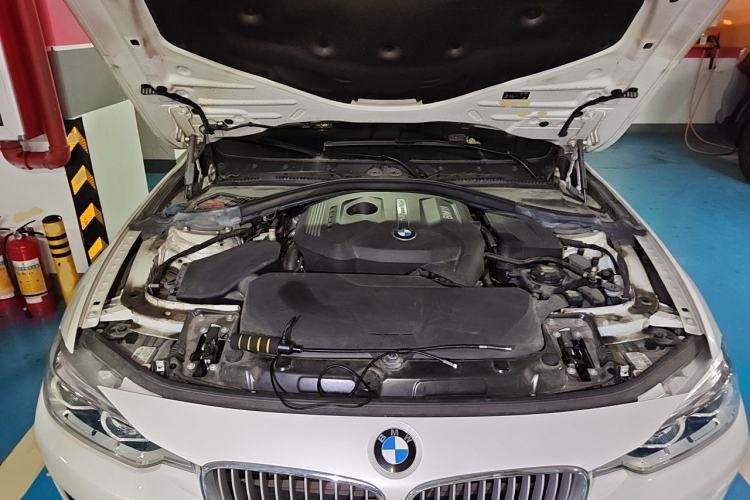 Used BMW 3 Series 2018 320Li Fashion Model Engine Bay