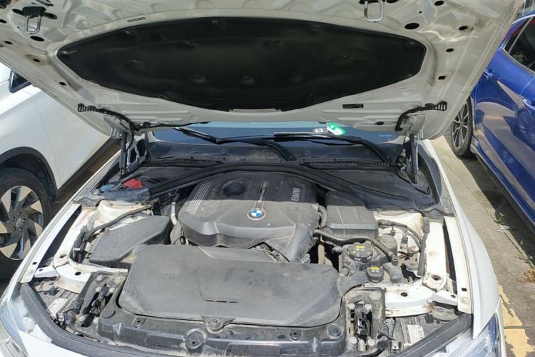 Used BMW 3 Series 2018 320Li Fashion Model Engine Bay