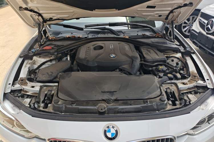 Used BMW 3 Series 2018 320Li Fashion Model Engine Bay