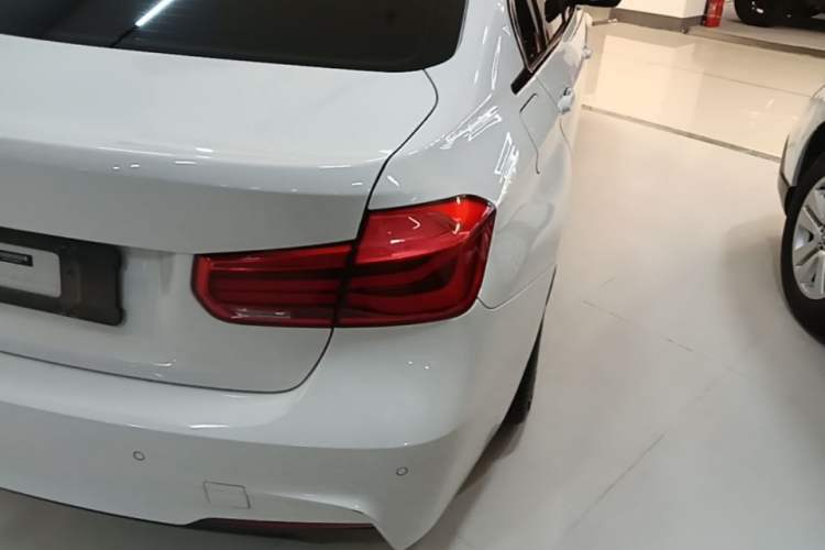 Used BMW 3 Series 2018 320Li Leading Model M Sport Package Exterior 3