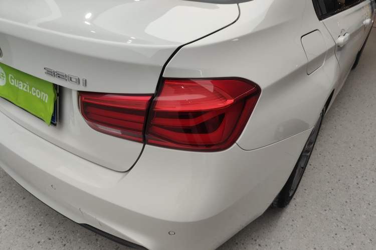 Used BMW 3 Series 2018 320i M Sport Package Exterior 3