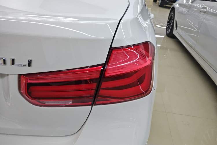 Used BMW 3 Series 2018 320Li Leading Model M Sport Package Exterior 3