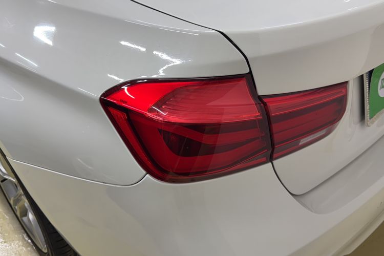 Used BMW 3 Series 2018 320i M Sport Package Exterior 3