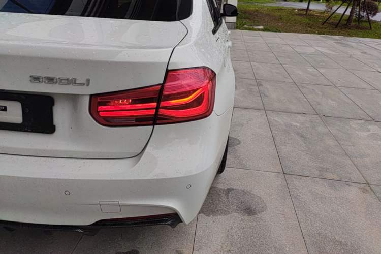 Used BMW 3 Series 2018 320Li Leading Model M Sport Package Exterior 3
