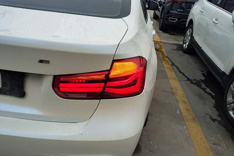 Used BMW 3 Series 2018 320i M Sport Package Exterior 3