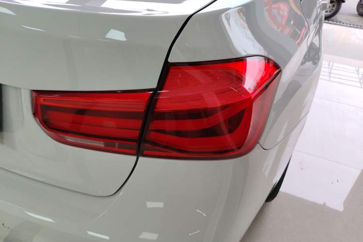 Used BMW 3 Series 2018 320Li Leading Model M Sport Package Exterior 3