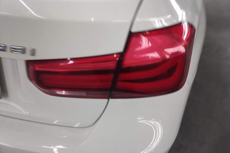 Used BMW 3 Series 2018 320i M Sport Package Exterior 3