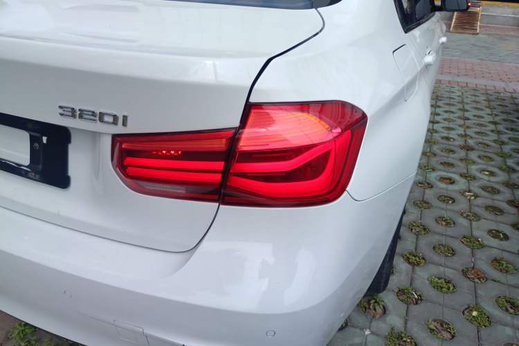 Used BMW 3 Series 2018 320i M Sport Package Exterior 3
