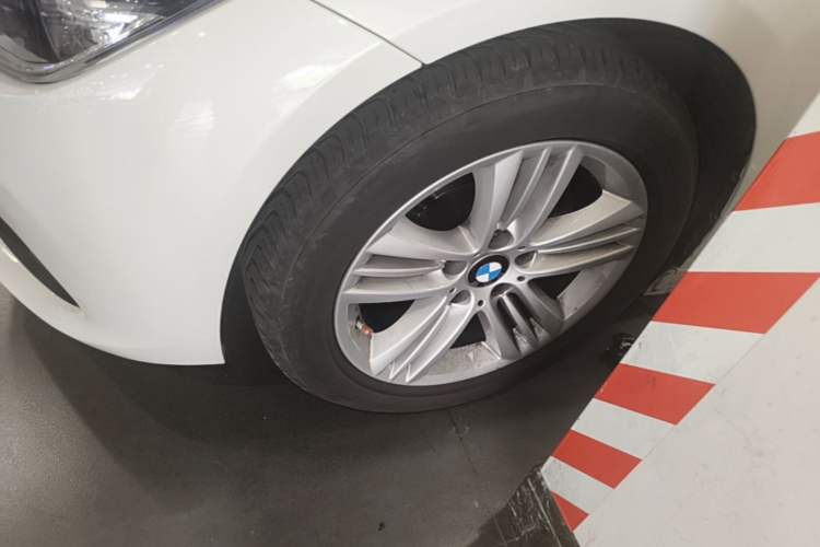 Used BMW 3 Series 2018 318i Exterior 4