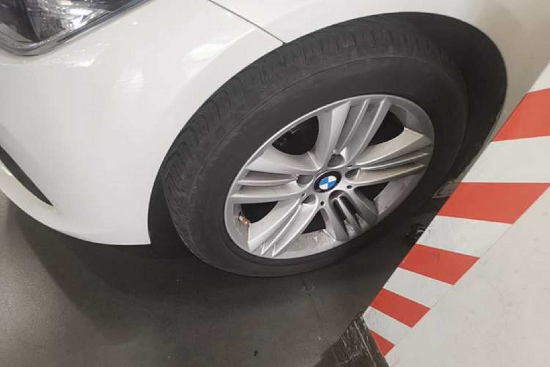 Used BMW 3 Series 2018 318i Exterior 4