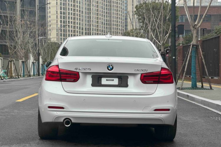 Used BMW 3 Series 2018 318i Exterior 4