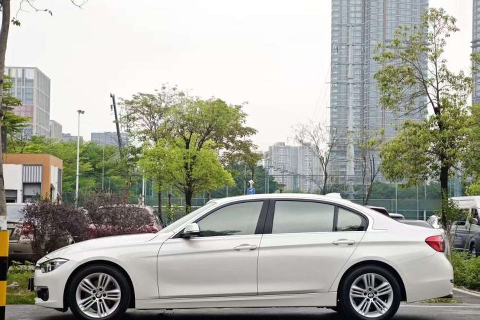 Used BMW 3 Series 2018 318Li Exterior 4