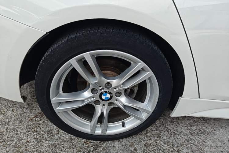 Used BMW 3 Series 2018 320i M Sport Package Exterior 5